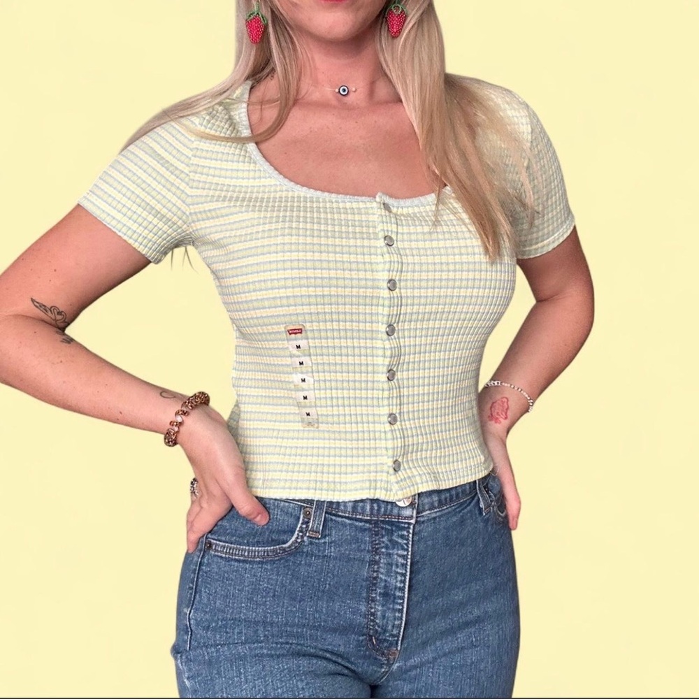 Levi's Pale Yellow Ribbed Button-Front Crop Top - Picture 4 of 5